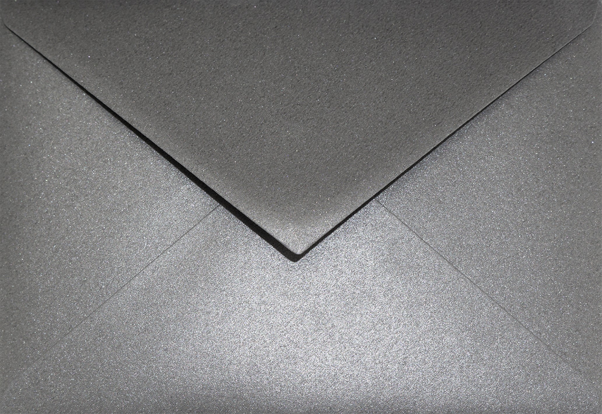 Koperta ozdobna C6 NK Aster Metallic Grey szara 120g Koperta ozdobna C6 NK Aster Metallic Grey szara 120g