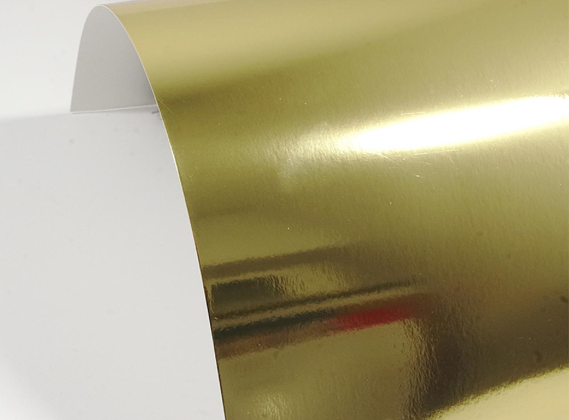 Papier décoratif coloré miroir d'un côté Mirror 300g Miroir Gold l'or em. 10A4 Papier décoratif coloré miroir d'un côté Mirror 300g Miroir Gold l'or em. 10A4