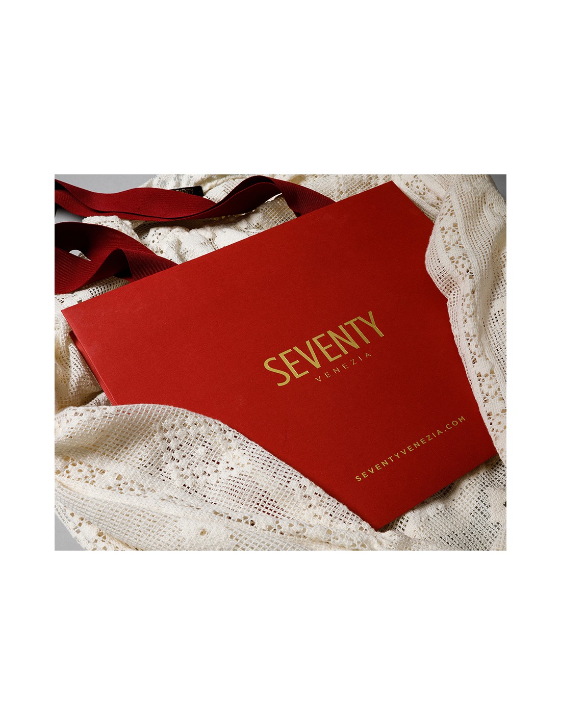 Papier ozdobny gładki kolorowy ekologiczny Crush 250g Cherry bordowy pak. 10A4 Papier ozdobny gładki kolorowy ekologiczny Crush 250g Cherry bordowy pak. 10A4